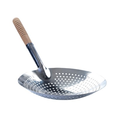 PELLE À WOK PERFORÉE EN ACIER INOXYDABLE AVEC MANCHE EN BOIS DIAM. 30.5CM. LG. 26CM.