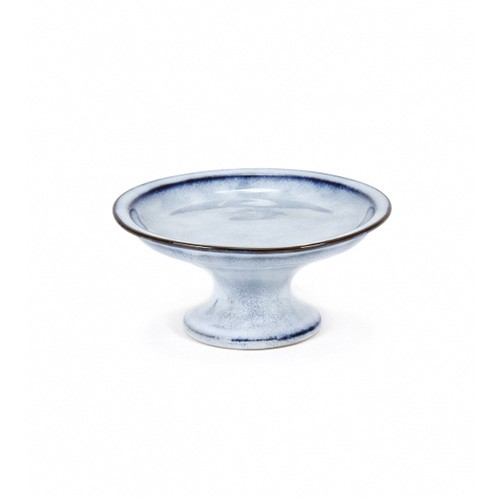SUPPORT À GÂTEAU DIAM. 16,5 cm. COULEUR BLEU PUR PAR PASCALE NAESSENS SERAX