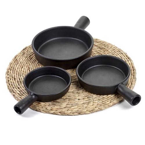 TERRACOTYTA PAN DIAM. 14CM. MATT BLACK SURFACE BY SERGIO HERMAN SERAX