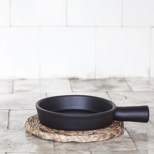 TERRACOTYTA PAN DIAM. 14CM. MATT BLACK SURFACE BY SERGIO HERMAN SERAX