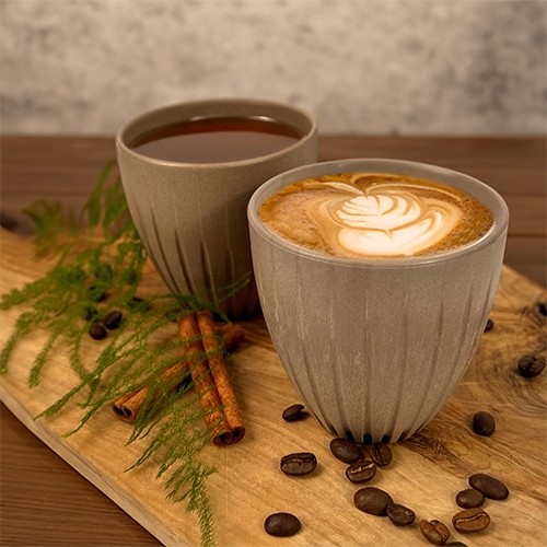 GRANDE TASSE AVEC CONTENU DU COUVERCLE. 340ML. TASSE À CAFÉ BEIGE