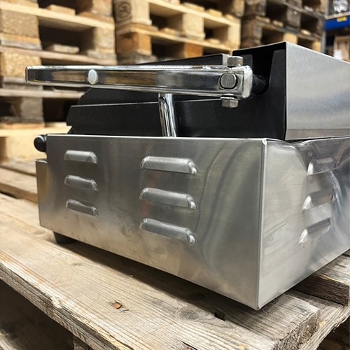 Contactgrill afm. 56,6x32,5x19,3cm. gietijzer