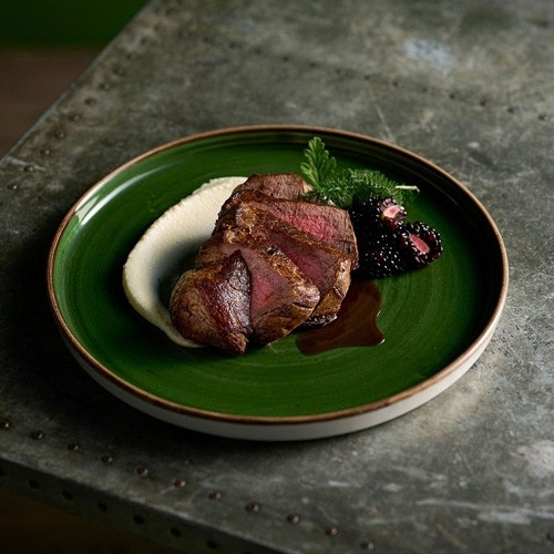 TAILLE DE L'ASSIETTE OBLONGUE DU CHEFS. 29,8 x 15,3 cm. CHURCHILL STORECAST VERT OSSEILLE