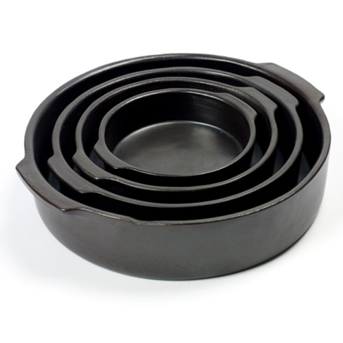 OFENFORM RUND XS DURCHM. 13CM. HGT. 4CM. FARBE SCHWARZ PUR VON PASCALE NAESSENS SERAX