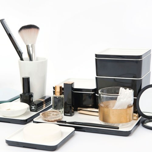 PLATEAU NIEDRIGE DIM. 21X21X1,4CM. FARBE SCHWARZER MELAMINWÜRFEL