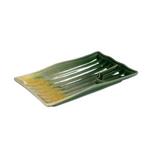 Assiette rectangulaire avec coin sauce, dimensions 20,3 x 12,8 cm, hauteur 2,5 cm. Haru Q Authentic